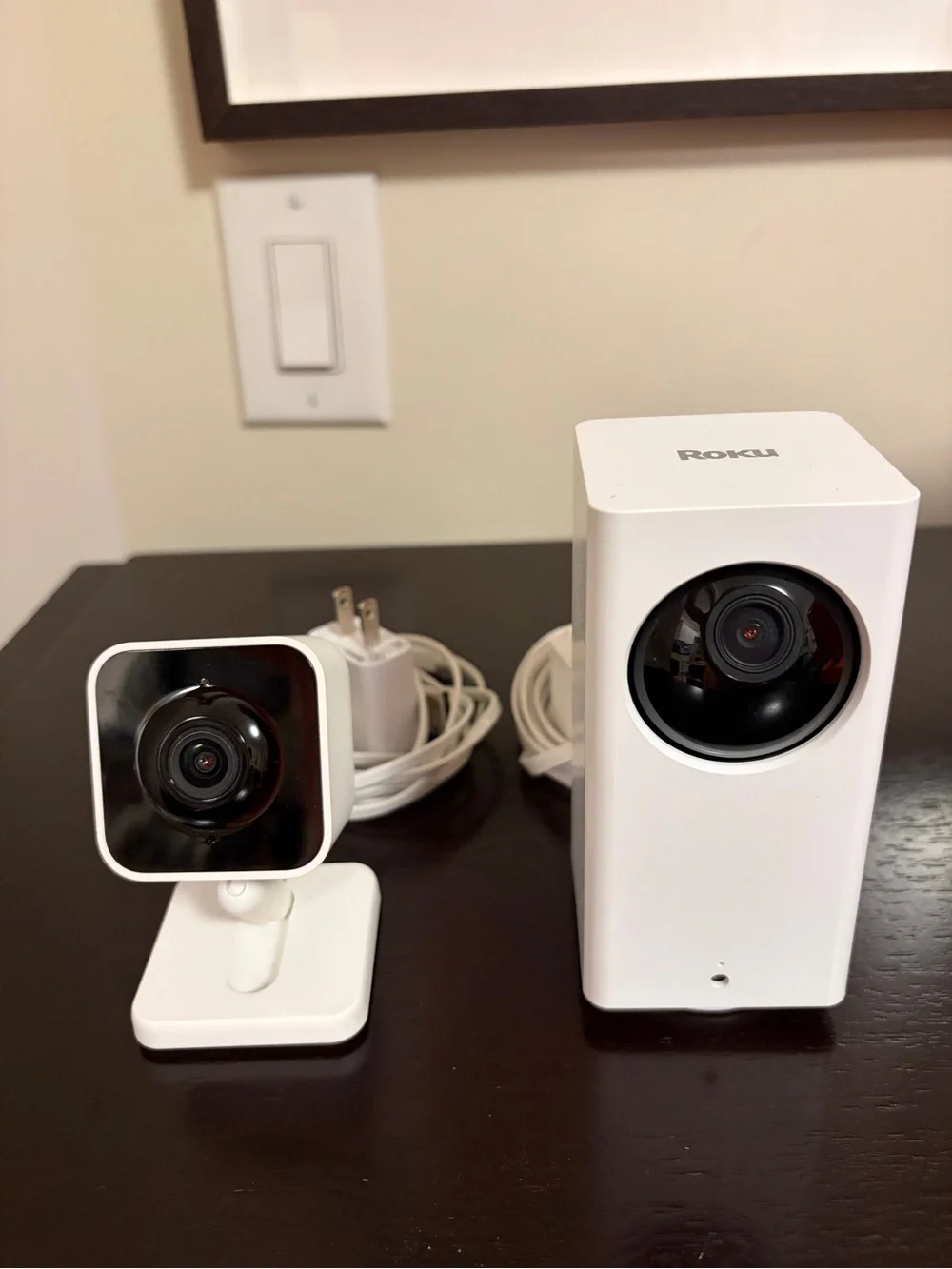 Roku indoor Security Camera fixed and 360 Duo with chargers
